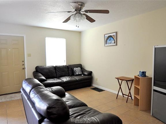 5th image of 805 Llano Pl