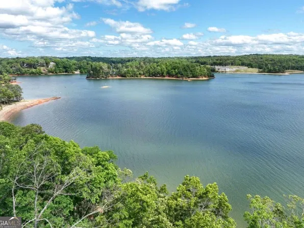 208 Lake Pointe Dr, Gainesville, GA 30506