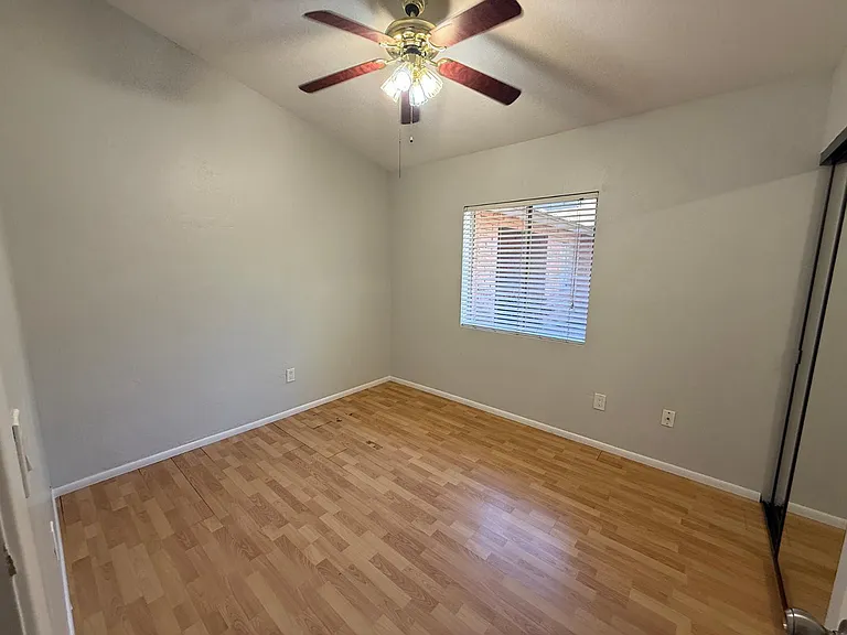 2527 S Maple Ave #102 — Photo 18