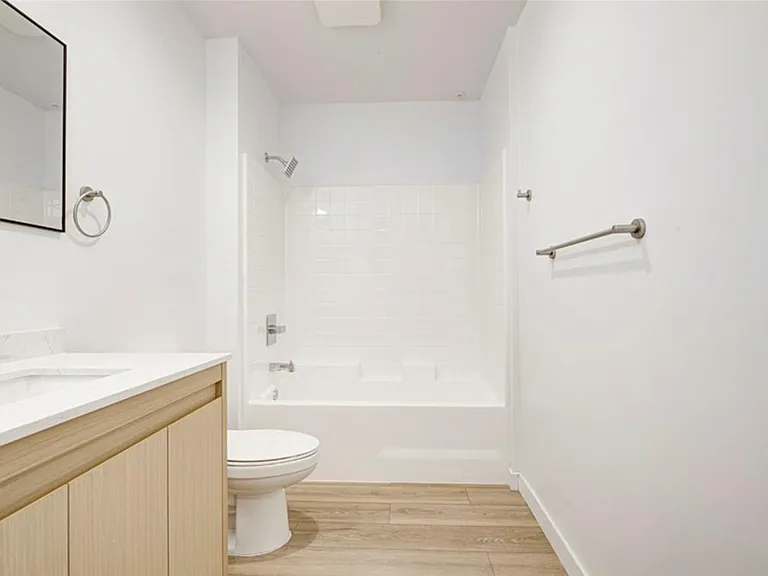 14810 Delano St #302 — Photo 6