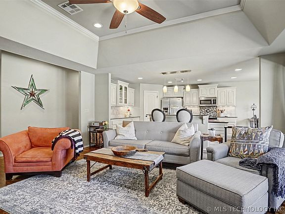 5th image of 14716 S Justin Ave