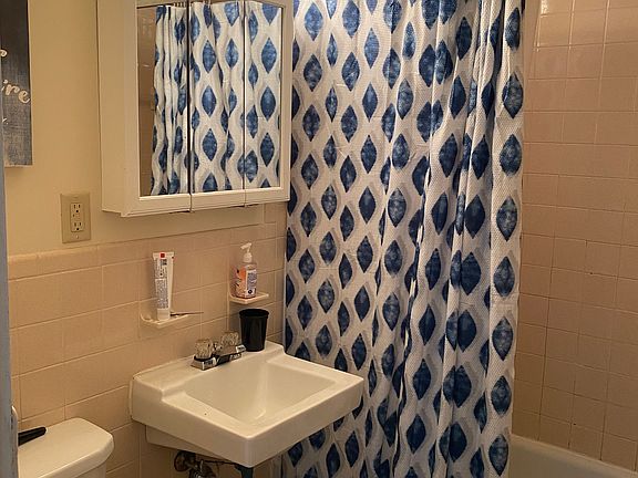 5th image of 35 Floral Ave APT 14