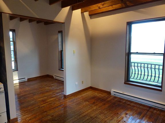 4th image of 1107 E Adams St #A