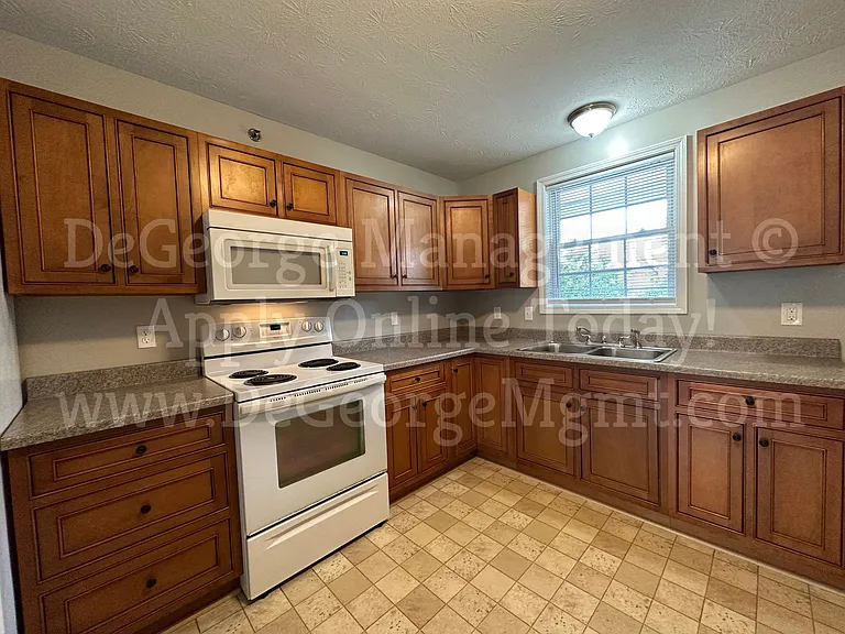 Big Tree Apartments — Photo 6