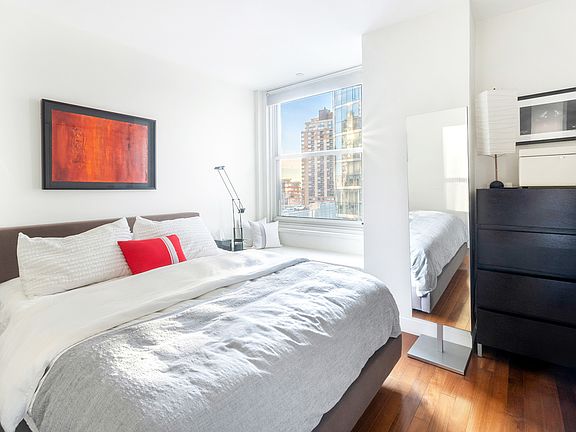 4th image of 88 Greenwich St APT 1003