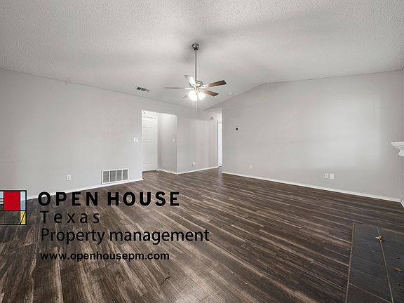 3rd image of 608 S Waxahachie St