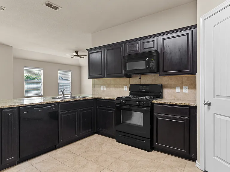 2517 Carolina Dr — Photo 11