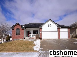 5006 Coffey St, Papillion, NE 68133