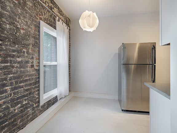 3rd image of 970 N Serrano Ave APT 7