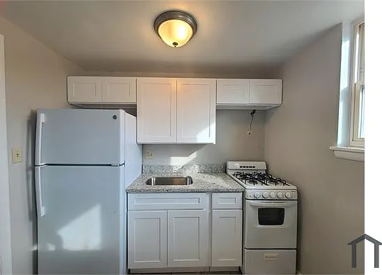 1 bed, 885 sqft, $1,300 — Photo 2