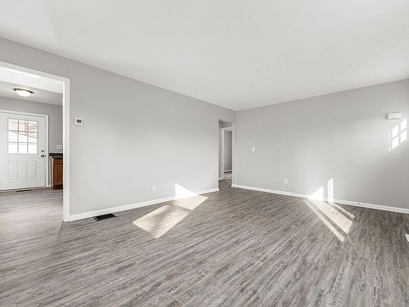 3rd image of 3463 Dresden St