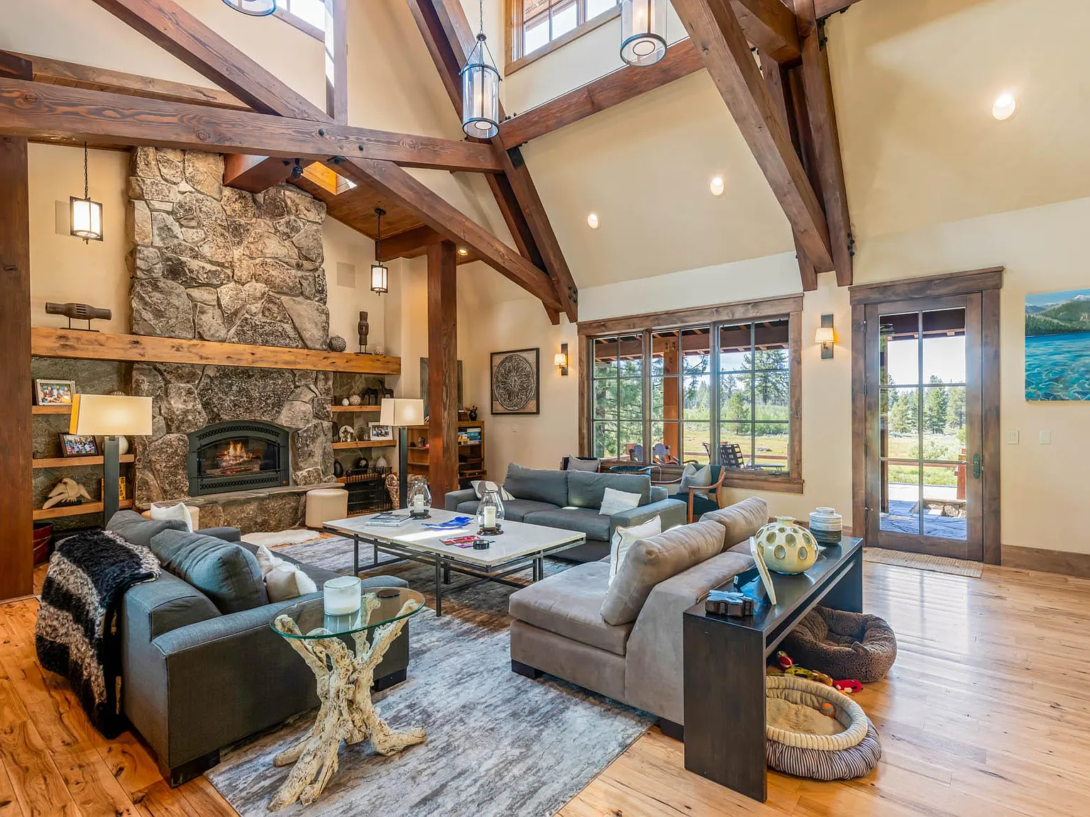 6 bed, 6.5 bath, 5000 sqft, $17,500 — Photo 2