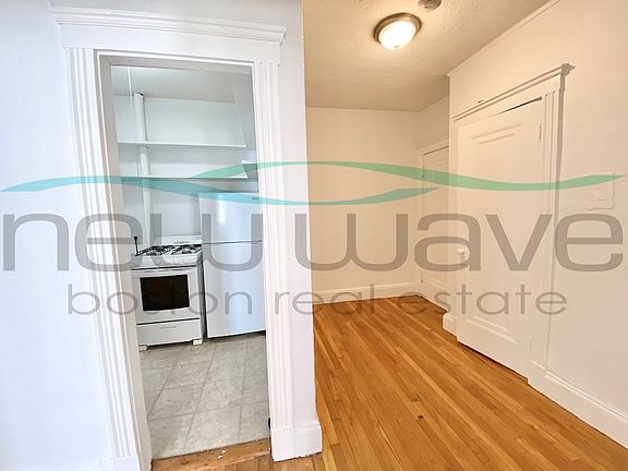 2nd image of 11 Peterborough St APT 9