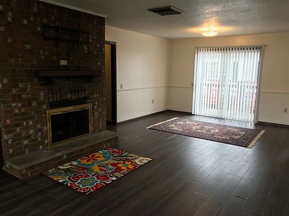 4th image of 401 Hillcrest Dr #139