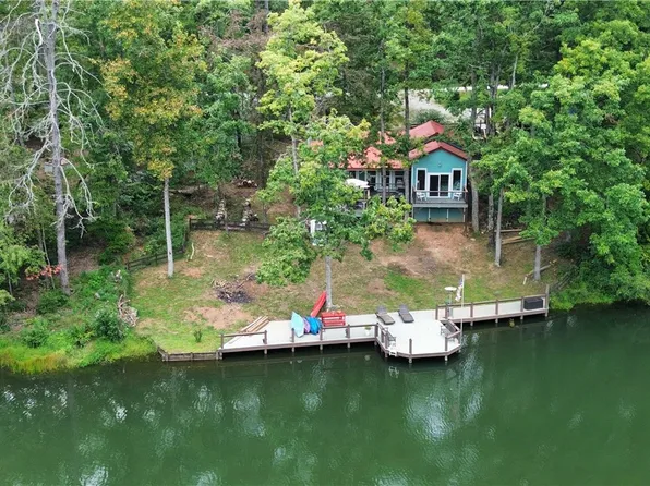 147 Lakeside Dr, Mountain Rest, SC 29664