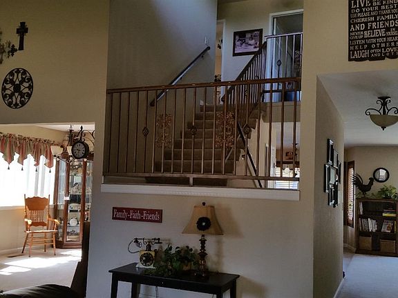 2nd image of 1400 Parkview St