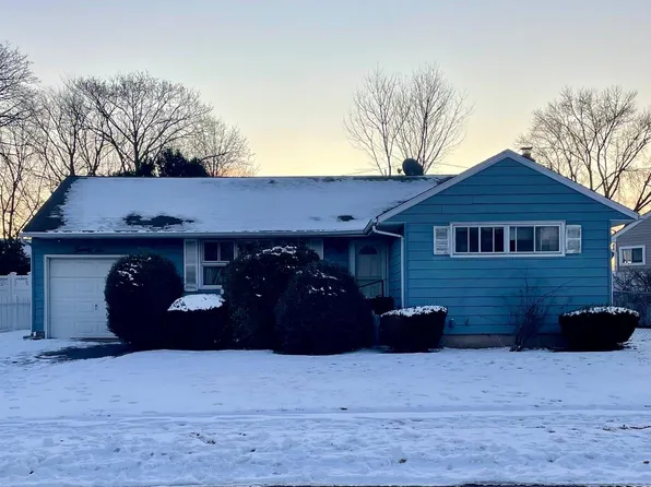 26 Essex Road, Bethpage, NY 11714