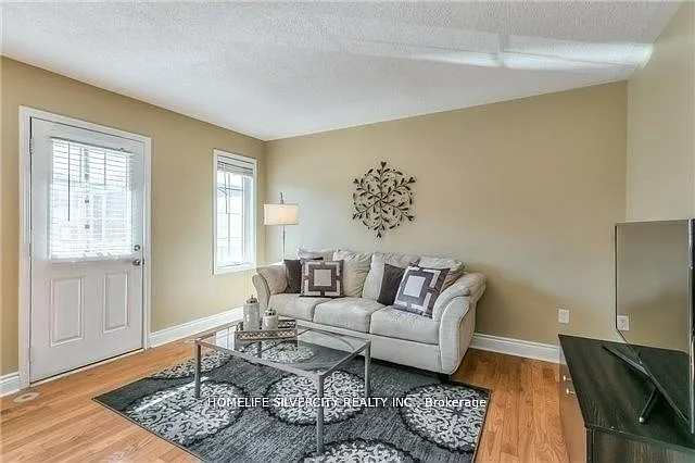 3049 Dewridge Ave — Photo 5