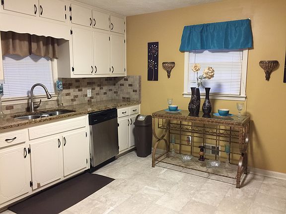 4th image of 1021 Woodbridge Way NE