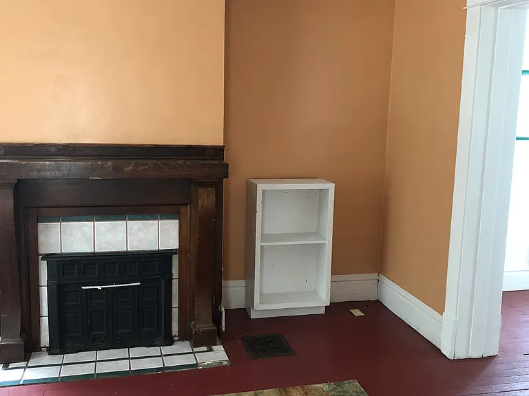252 E Blake Ave — Photo 2