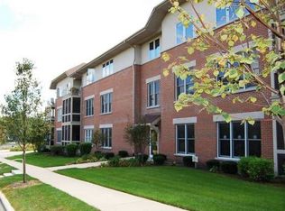 10 Ford St UNIT 105, Geneva, IL 60134