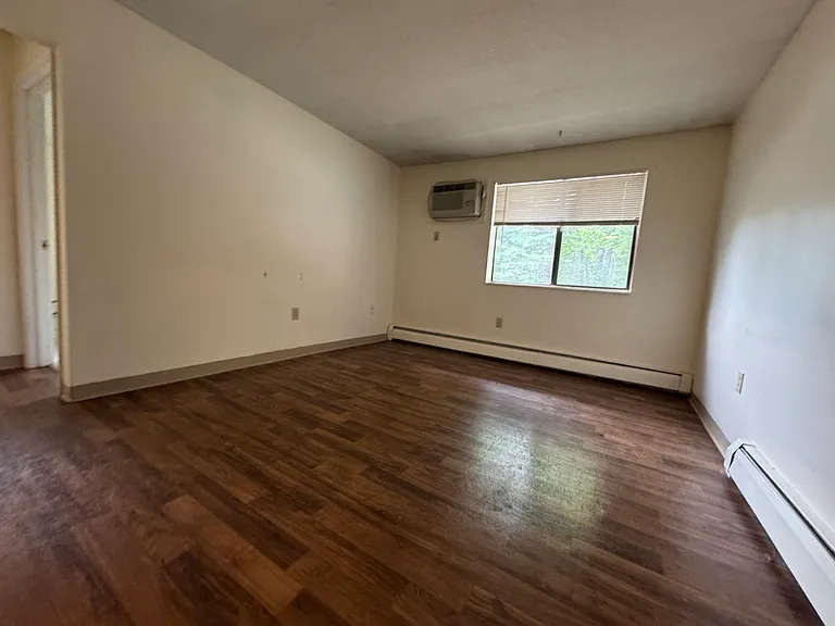 1265 Bodwell Rd #1 — Photo 2