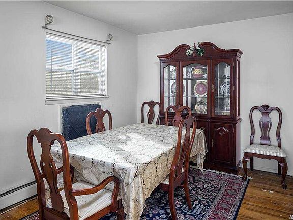 4th image of 561 Bayview Ave