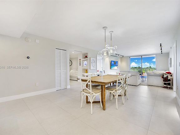 5th image of 210 Seaview Dr #511