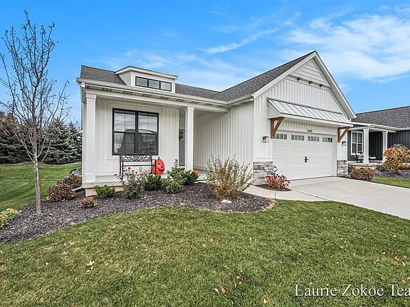 3rd image of 2680 Meadow Woods Dr