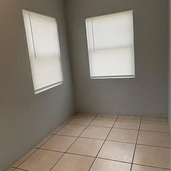 918 NW 24th Ave — Photo 12