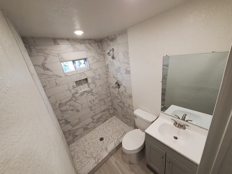 1923 W Poplar St — Photo 21