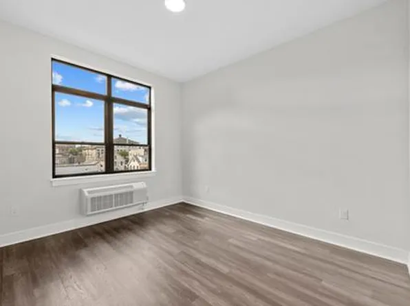 121 34th Street image 137 of 213