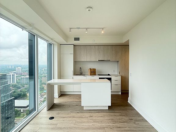 4th image of 89 Church St #4703