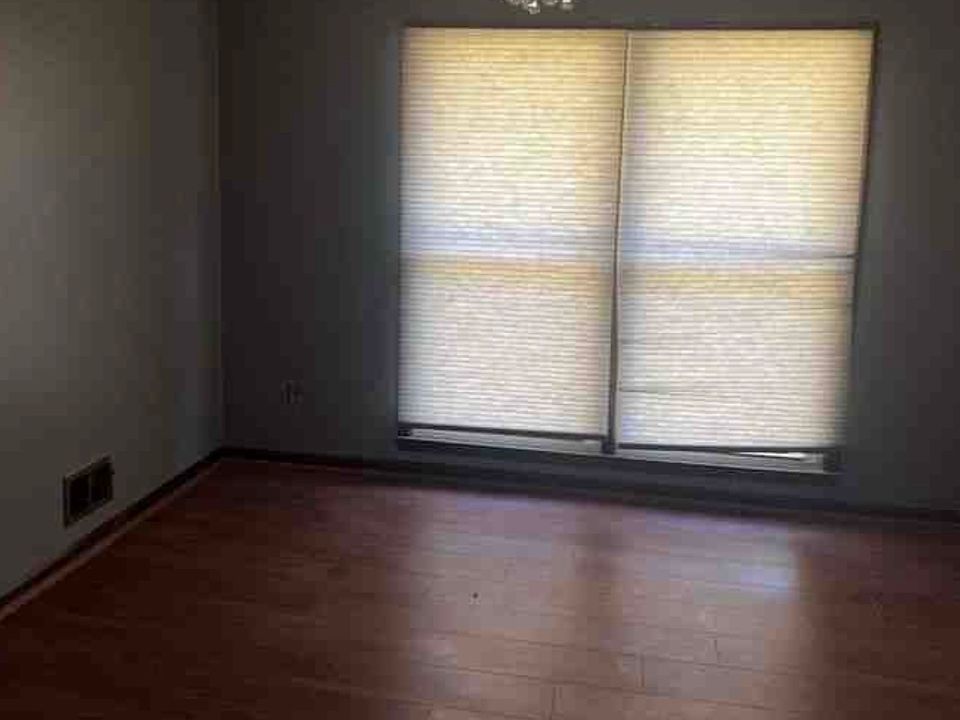 2nd image of 3553 Knollview Ct