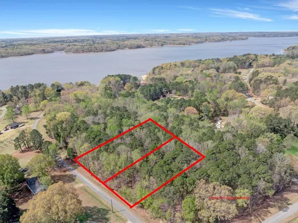 62 Wellington Dr, Clarksville, VA 23927