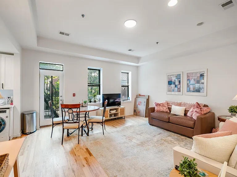 830 Hudson St #4 — Photo 1