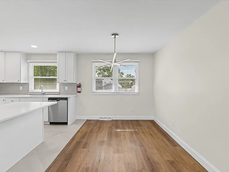 927 Edgemoor Rd — Photo 10