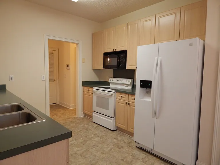 2109 Elderberry Dr — Photo 7