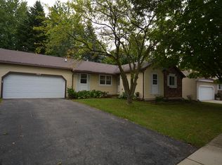 1367 Auburn Ave, Naperville, IL 60565