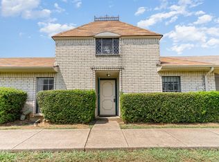 10 W Townhouse Ln #32, Grand Prairie, TX 75052