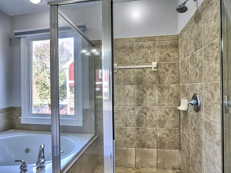 975 Odessa Dr NW — Photo 30