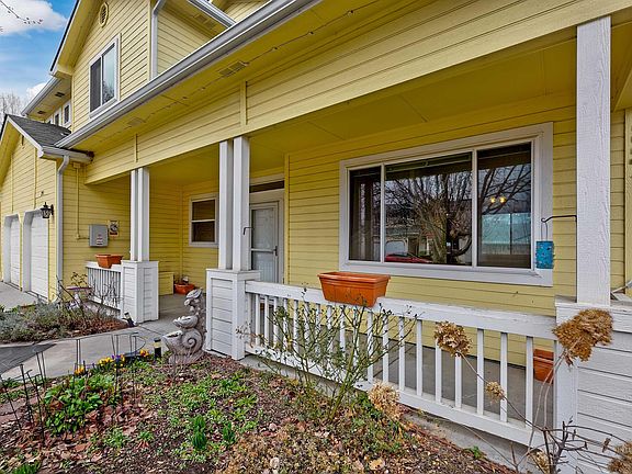 2nd image of 2915 N Fieldstone Way