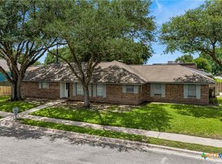 608 Rosewood Dr, Victoria, TX 77901