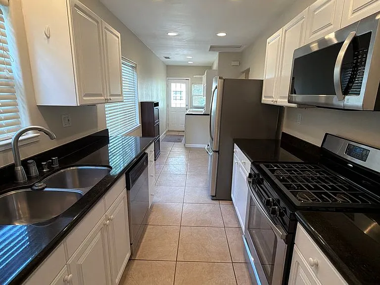 3117 Freeport Blvd — Photo 29
