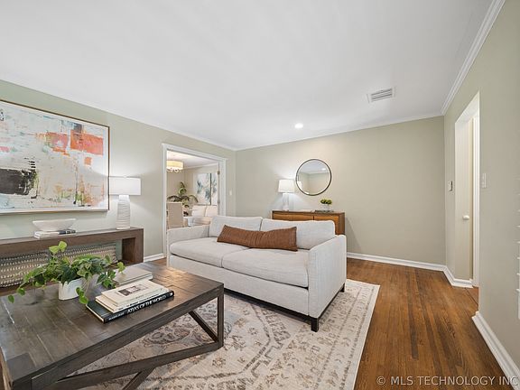 4th image of 1909 E 35th Pl