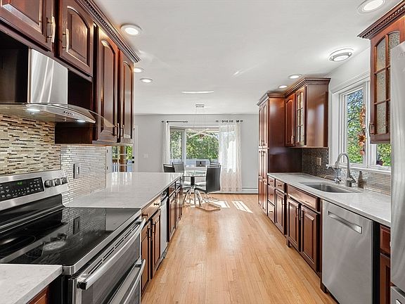 3rd image of 29 Edgehill Rd