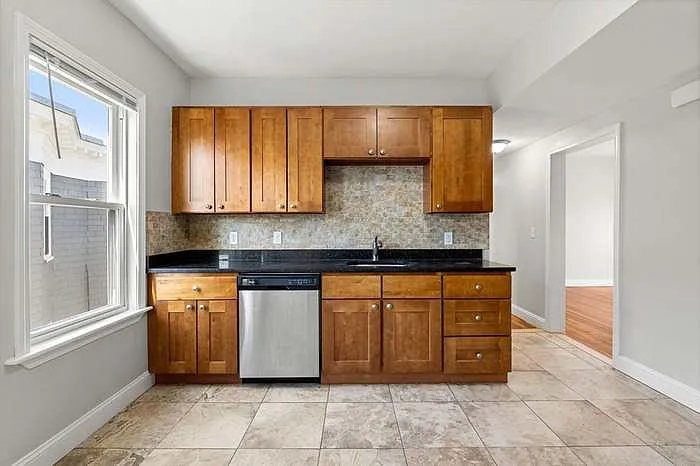 51 King St #3 — Photo 4