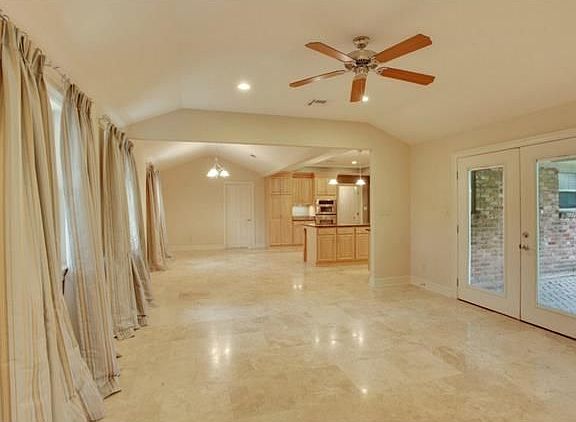 4th image of 359 Sharon Dr