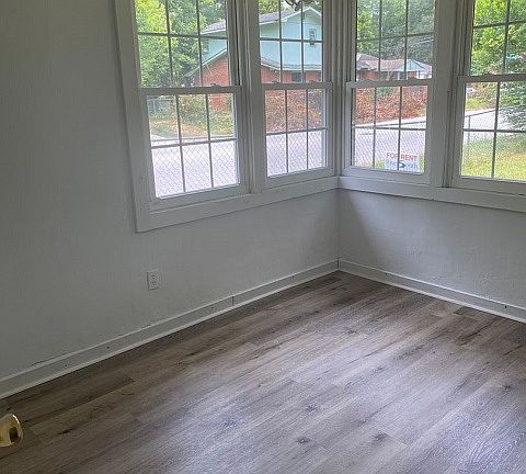 3rd image of 1004 Rigdon Rd