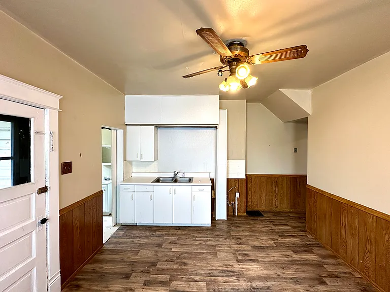 419 Bartram Ave — Photo 1